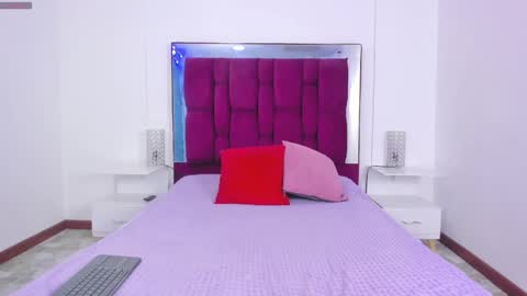 LEIGH ANGELS online show from January 7, 9:25 pm