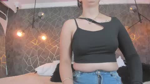Snapshot of leigh_angels chatting on June 14, 2:24 am LEIGH ANGELS online show from June 14, 2:24 am