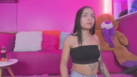 Snapshot of leigh_angels chatting on June 14, 9:50 pm LEIGH ANGELS online show from June 14, 9:50 pm