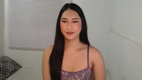 Snapshot of leighs_celine chatting on February 2, 5:00 pm leighs_celine online show from February 2, 5:00 pm