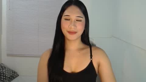 Snapshot of leighs_celine chatting on February 8, 9:07 pm leighs_celine online show from February 8, 9:07 pm