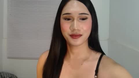 Snapshot of leighs_celine chatting on February 12, 4:57 pm leighs_celine online show from February 12, 4:57 pm