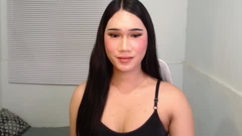 Snapshot of leighs_celine chatting on March 3, 5:19 pm leighs_celine online show from March 3, 5:19 pm