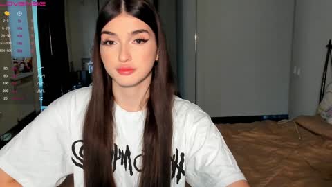 Snapshot of leila_4ever chatting on December 6, 5:20 am Leila online show from December 6, 5:20 am