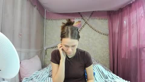 leila_bambi_ online show from March 25, 4:57 pm