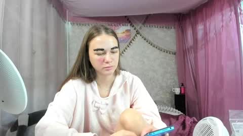Snapshot of leila_bambi_ chatting on May 13, 4:10 am leila_bambi_ online show from May 13, 4:10 am