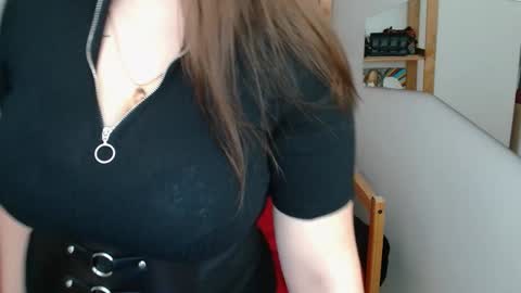 Leila online show from December 10, 10:17 am