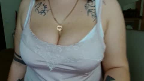 Leila online show from December 16, 1:32 pm