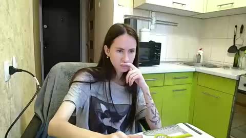 Snapshot of leila_monaco chatting on September 9, 5:18 am Leila online show from September 9, 5:18 am