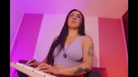 Leila online show from February 10, 11:14 am