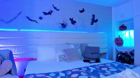   online show from November 1, 8:11 pm