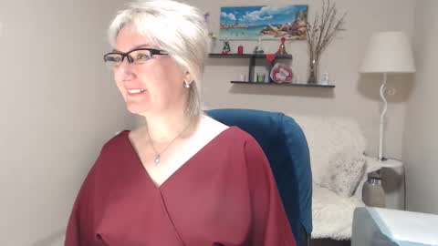 Leila Kinky online show from March 3, 4:40 am