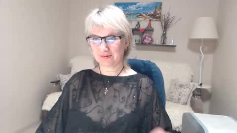 Leila Kinky online show from April 13, 10:10 am