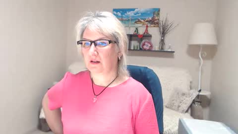 Snapshot of leilamays chatting on May 7, 4:29 am Leila Kinky online show from May 7, 4:29 am