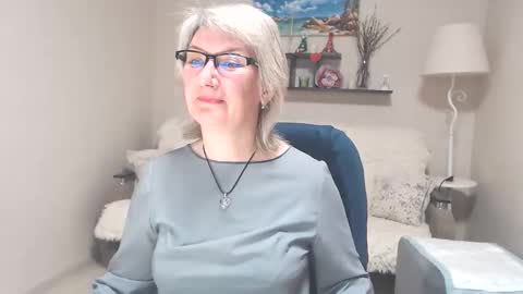 Snapshot of leilamays chatting on June 2, 9:00 am Leila Kinky online show from June 2, 9:00 am