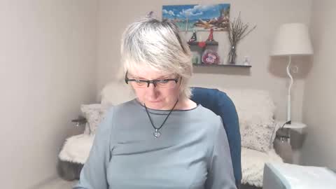 Snapshot of leilamays chatting on June 5, 4:52 am Leila Kinky online show from June 5, 4:52 am