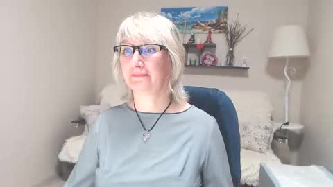 Snapshot of leilamays chatting on June 5, 6:52 am Leila Kinky online show from June 5, 6:52 am