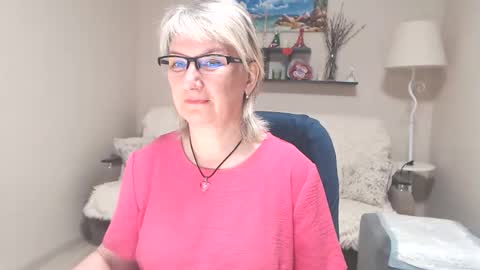 Snapshot of leilamays chatting on June 7, 4:16 am Leila Kinky online show from June 7, 4:16 am