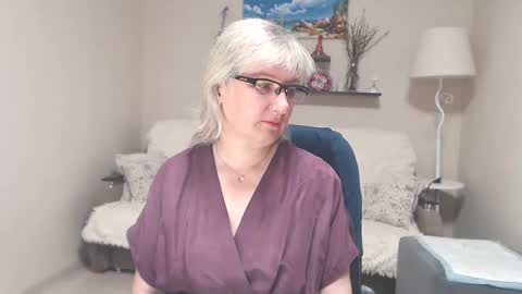 Snapshot of leilamays chatting on June 10, 5:50 am Leila Kinky online show from June 10, 5:50 am