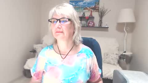 Snapshot of leilamays chatting on June 11, 4:10 am Leila Kinky online show from June 11, 4:10 am