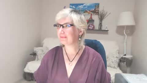 Snapshot of leilamays chatting on June 12, 5:50 am Leila Kinky online show from June 12, 5:50 am