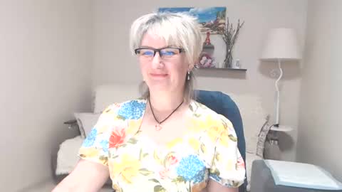 Snapshot of leilamays chatting on June 19, 2:27 am Leila Kinky online show from June 19, 2:27 am