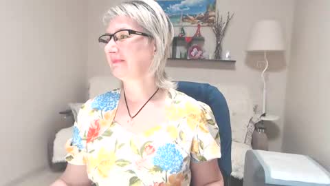 Snapshot of leilamays chatting on June 22, 4:09 am Leila Kinky online show from June 22, 4:09 am