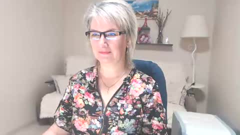 Snapshot of leilamays chatting on June 23, 3:04 am Leila Kinky online show from June 23, 3:04 am