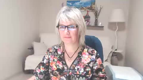 Snapshot of leilamays chatting on June 25, 4:45 am Leila Kinky online show from June 25, 4:45 am