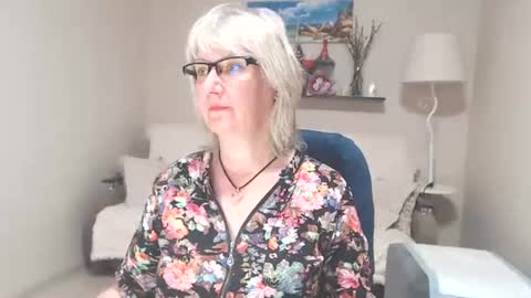 Snapshot of leilamays chatting on June 25, 5:12 am Leila Kinky online show from June 25, 5:12 am