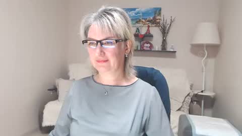 Snapshot of leilamays chatting on July 5, 5:03 am Leila Kinky online show from July 5, 5:03 am