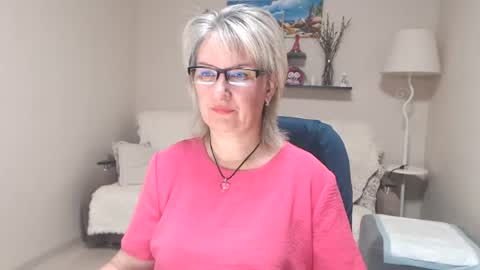 Snapshot of leilamays chatting on July 6, 5:15 am Leila Kinky online show from July 6, 5:15 am