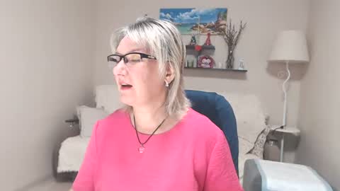 Snapshot of leilamays chatting on July 7, 3:53 am Leila Kinky online show from July 7, 3:53 am