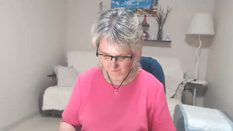 Snapshot of leilamays chatting on July 7, 7:23 am Leila Kinky online show from July 7, 7:23 am