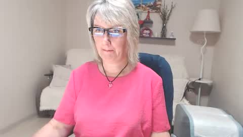 Snapshot of leilamays chatting on July 11, 5:21 am Leila Kinky online show from July 11, 5:21 am