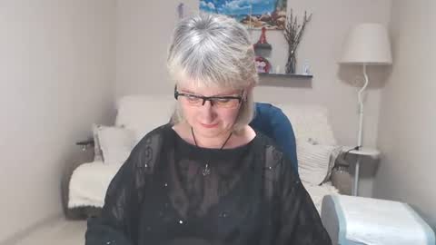 Snapshot of leilamays chatting on July 15, 9:58 am Leila Kinky online show from July 15, 9:58 am
