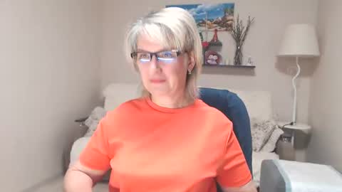 Snapshot of leilamays chatting on July 22, 7:44 am Leila Kinky online show from July 22, 7:44 am