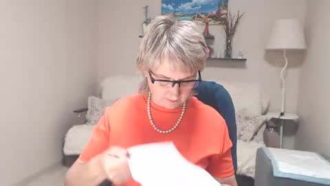 Snapshot of leilamays chatting on August 2, 7:29 am Leila Kinky online show from August 2, 7:29 am