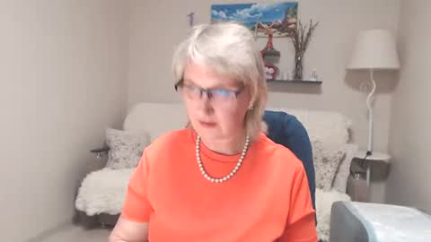 Snapshot of leilamays chatting on August 3, 4:44 am Leila Kinky online show from August 3, 4:44 am
