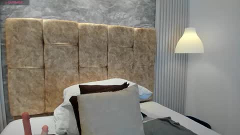 leilapons online show from October 24, 9:00 pm