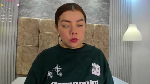 leilapons online show from January 17, 6:33 pm