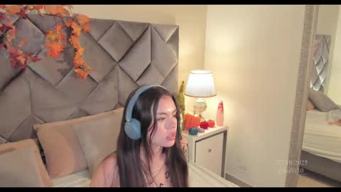 Snapshot of leizathompson chatting on October 27, 8:02 pm Leizathompson online show from October 27, 8:02 pm