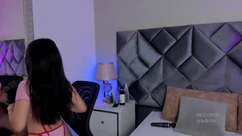 Snapshot of leizathompson chatting on December 5, 7:32 pm Leizathompson online show from December 5, 7:32 pm