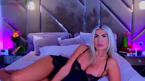 Snapshot of lellie_ chatting on September 10, 3:34 pm Carlaa online show from September 10, 3:34 pm