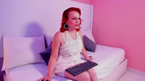 Snapshot of leloo_swift chatting on May 17, 7:54 pm Leloo online show from May 17, 7:54 pm