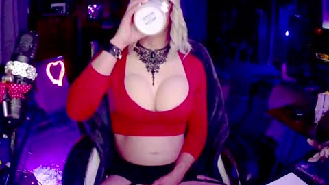 Snapshot of lemon_stealing_whore chatting on February 22, 9:45 am Lemon Stealing Whore online show from February 22, 9:45 am