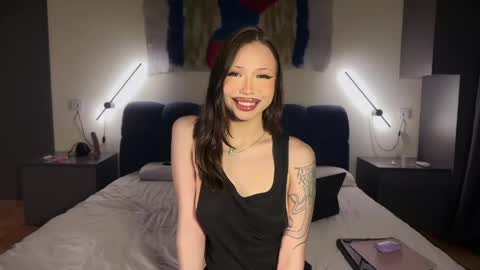 2 shy lemons 1 peach online show from March 1, 10:23 pm