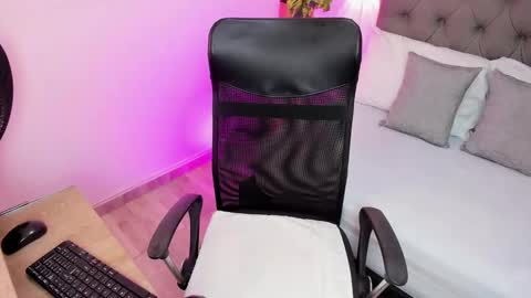 Snapshot of lena_clark chatting on September 29, 12:21 pm L E N A online show from September 29, 12:21 pm