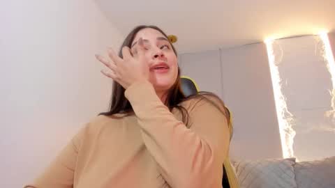 Snapshot of lena_jhons chatting on November 27, 7:49 pm lena_jhons online show from November 27, 7:49 pm