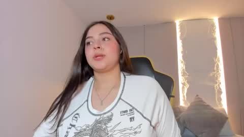 Snapshot of lena_jhons chatting on December 2, 8:15 pm lena_jhons online show from December 2, 8:15 pm